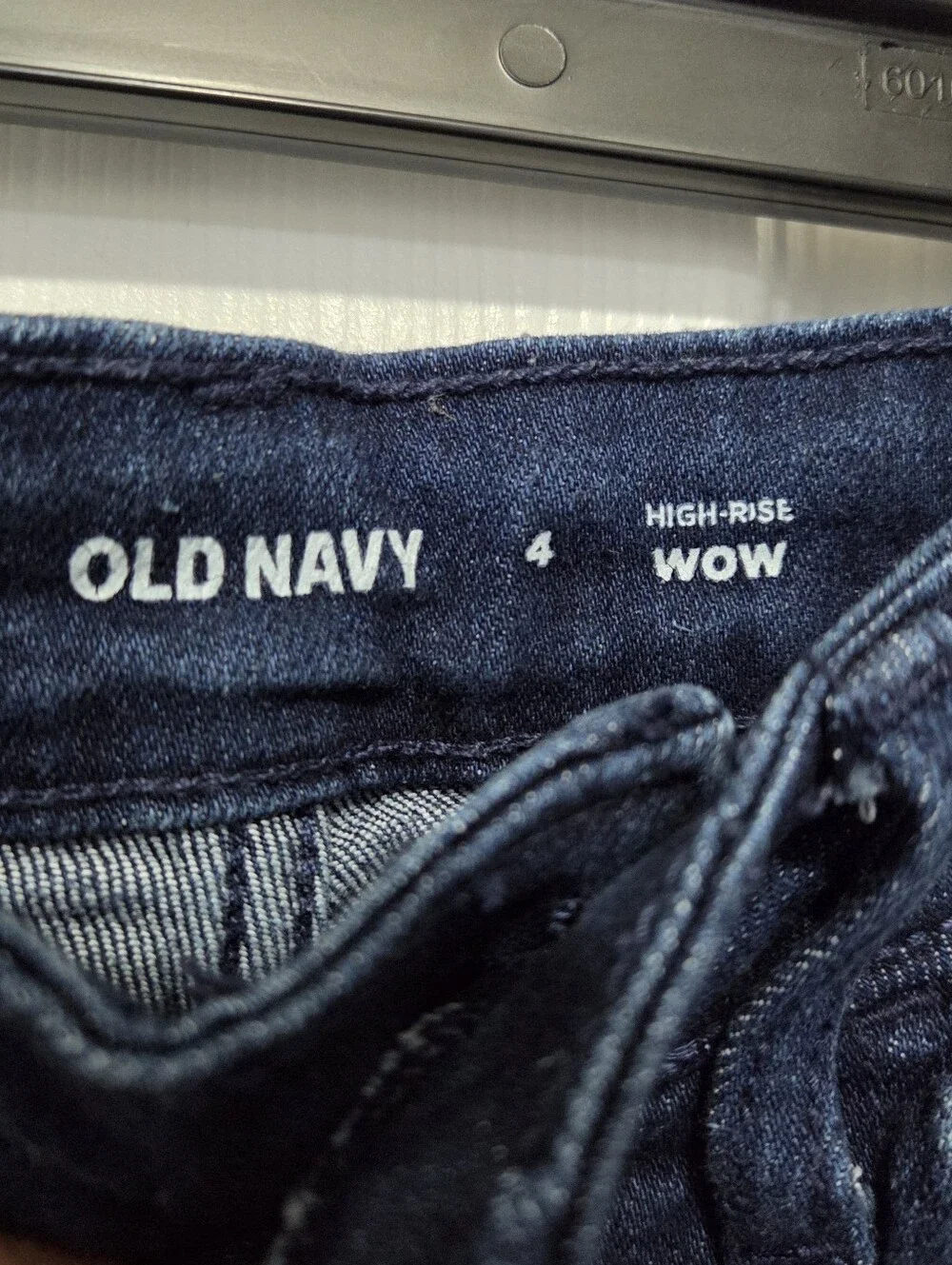 Old Navy High-Waisted Wow Denim Jean Shorts Dark Wash Cuffed Size 4 Mom Shorts - Picture 7 of 9